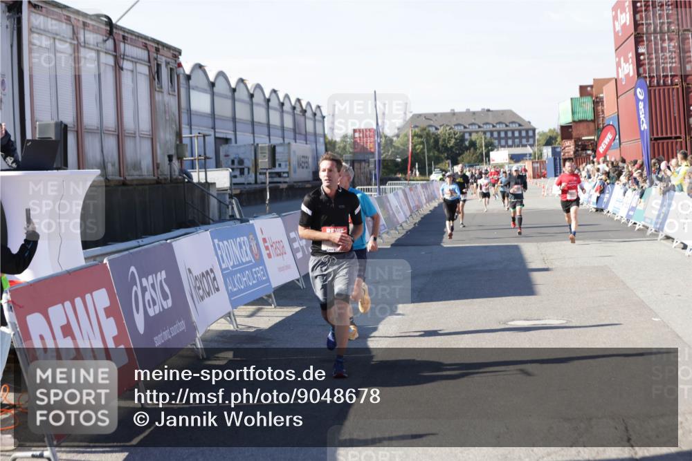 03.10.2025 - Köhlbrandbrückenlauf Jannik Wohlers http://msf.ph/oto/9048678 03.10.2025 13:07:25 Ziel 4113, 4287, 4288, 4590, 4636, 4649, 4794, 4806, 5645, 5646, 5870, 5872, 6459 meine-sportfotos.de