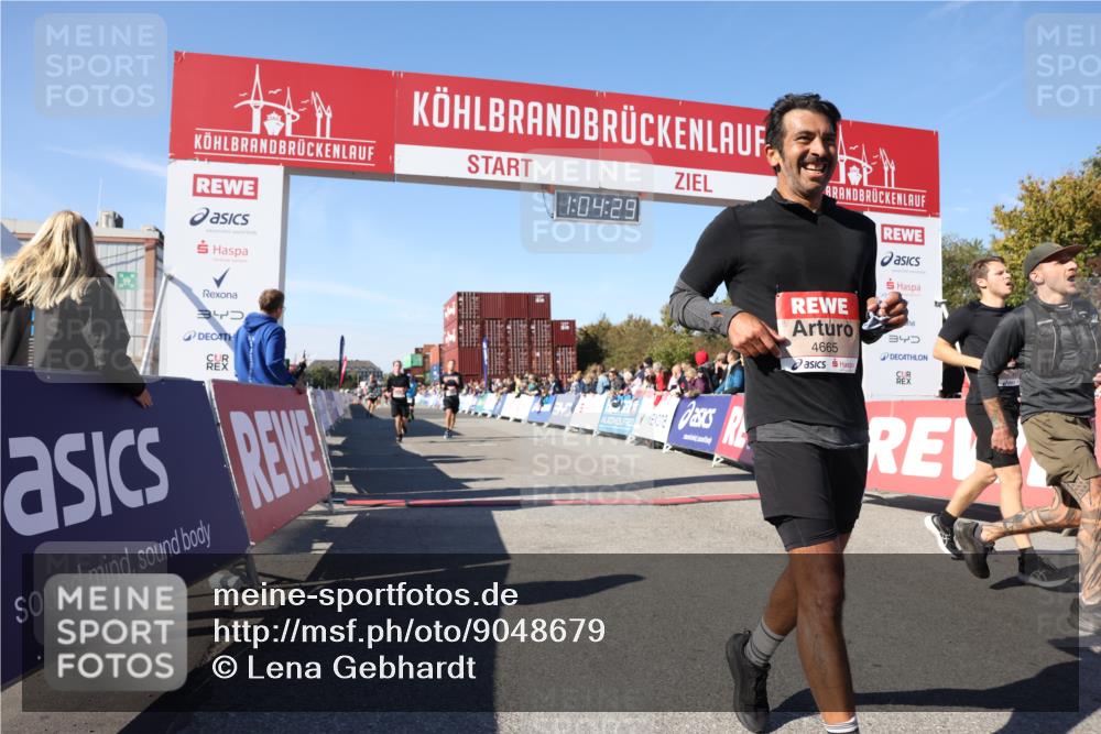 03.10.2025 - Köhlbrandbrückenlauf Lena Gebhardt http://msf.ph/oto/9048679 03.10.2025 13:04:30 Ziel 4055, 4117, 4198, 4297, 4494, 4665, 4713, 4836, 4995, 6018, 6092, 6250, 6251, 6723 meine-sportfotos.de