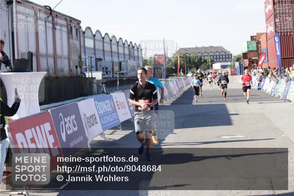 03.10.2025 - Köhlbrandbrückenlauf Jannik Wohlers http://msf.ph/oto/9048684 03.10.2025 13:07:25 Ziel 4113, 4287, 4288, 4590, 4636, 4649, 4794, 4806, 5645, 5646, 5870, 5872, 6459 meine-sportfotos.de