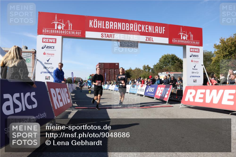 03.10.2025 - Köhlbrandbrückenlauf Lena Gebhardt http://msf.ph/oto/9048686 03.10.2025 13:04:32 Ziel 4055, 4117, 4198, 4297, 4494, 4665, 4713, 4836, 4995, 6018, 6092, 6723 meine-sportfotos.de