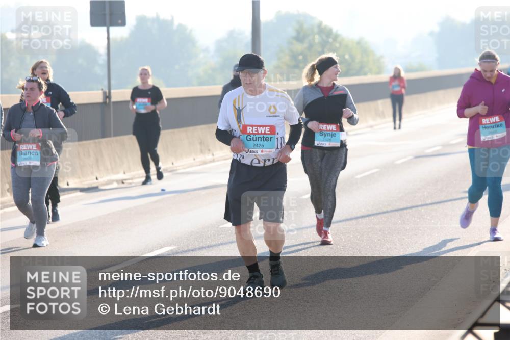 03.10.2025 - Köhlbrandbrückenlauf Lena Gebhardt http://msf.ph/oto/9048690 03.10.2025 09:30:51 Position 1 3606, 2425, 2426, 2666 meine-sportfotos.de