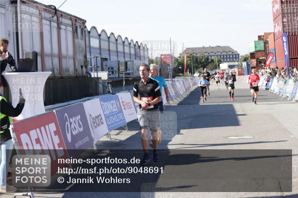 03.10.2025 - Köhlbrandbrückenlauf Jannik Wohlers http://msf.ph/oto/9048691 03.10.2025 13:07:25 Ziel 4113, 4287, 4288, 4590, 4636, 4649, 4794, 4806, 5645, 5646, 5870, 5872, 6459 meine-sportfotos.de