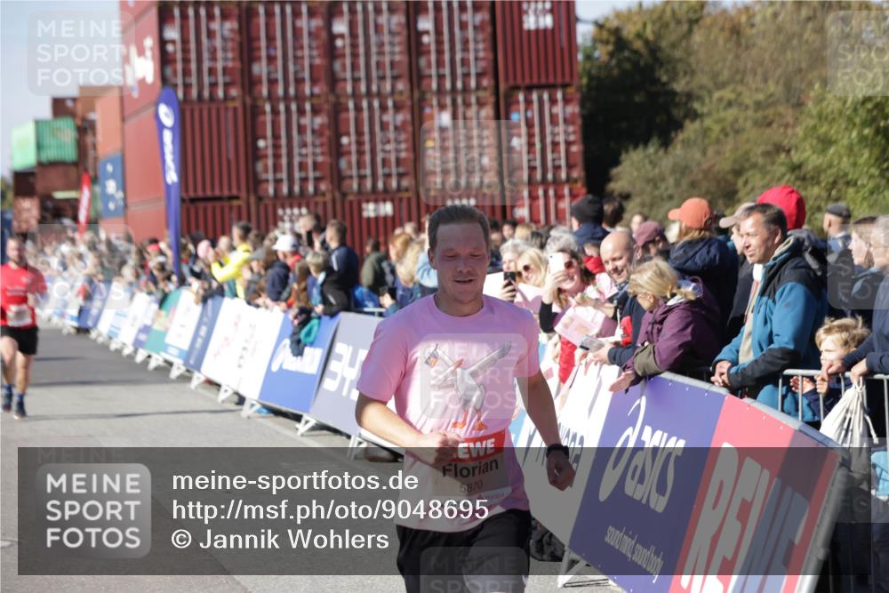 03.10.2025 - Köhlbrandbrückenlauf Jannik Wohlers http://msf.ph/oto/9048695 03.10.2025 13:07:26 Ziel 4113, 4287, 4288, 4375, 4590, 4636, 4649, 4794, 4806, 5645, 5646, 5870, 5872, 6459 meine-sportfotos.de