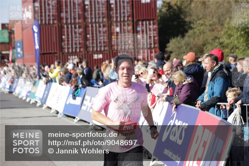 03.10.2025 - Köhlbrandbrückenlauf Jannik Wohlers http://msf.ph/oto/9048697 03.10.2025 13:07:26 Ziel 4113, 4287, 4288, 4375, 4590, 4636, 4649, 4794, 4806, 5645, 5646, 5870, 5872, 6459 meine-sportfotos.de