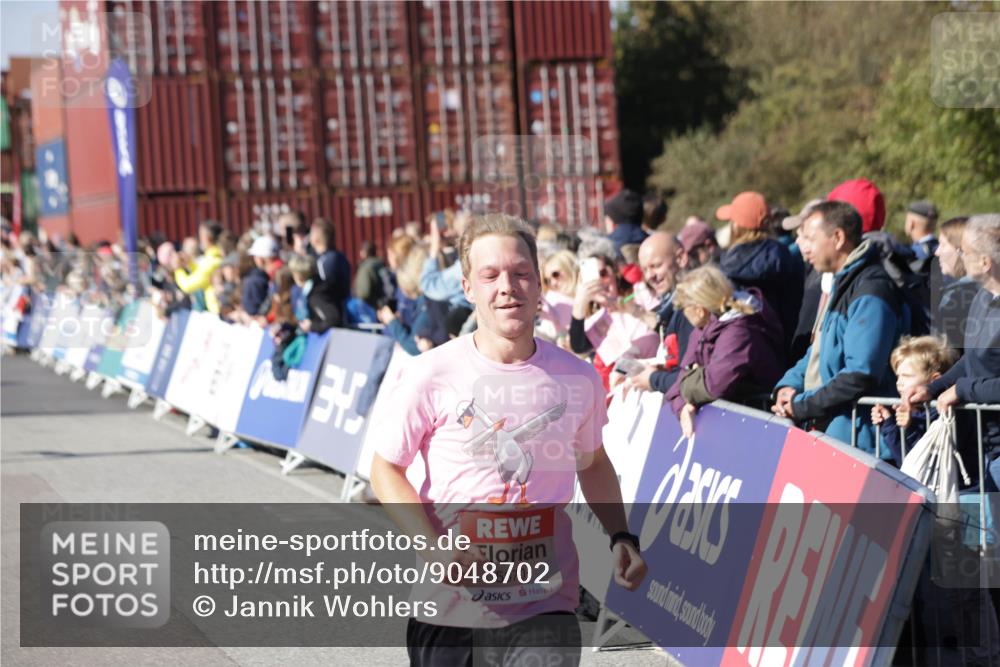 03.10.2025 - Köhlbrandbrückenlauf Jannik Wohlers http://msf.ph/oto/9048702 03.10.2025 13:07:26 Ziel 4113, 4287, 4288, 4375, 4590, 4636, 4649, 4794, 4806, 5645, 5646, 5870, 5872, 6459 meine-sportfotos.de