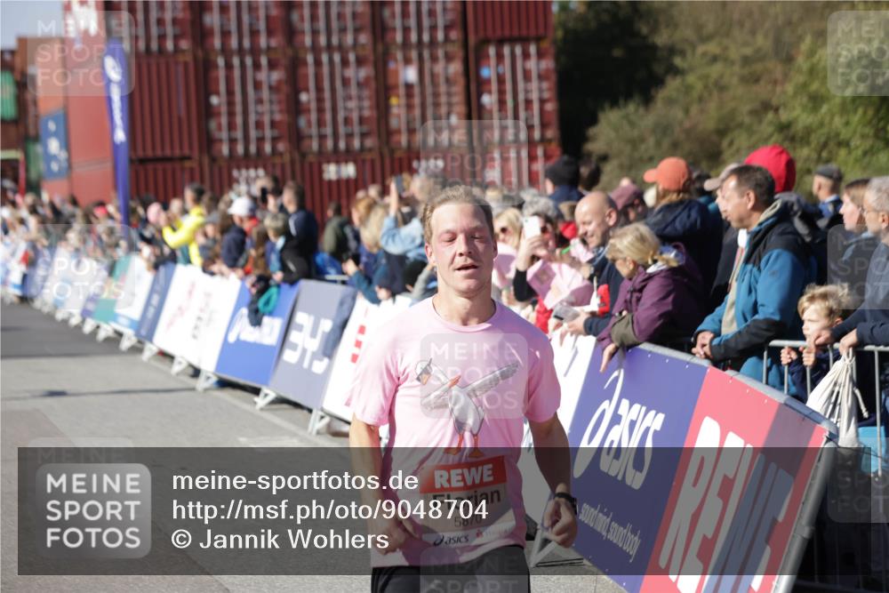 03.10.2025 - Köhlbrandbrückenlauf Jannik Wohlers http://msf.ph/oto/9048704 03.10.2025 13:07:26 Ziel 4113, 4287, 4288, 4375, 4590, 4636, 4649, 4794, 4806, 5645, 5646, 5870, 5872, 6459 meine-sportfotos.de