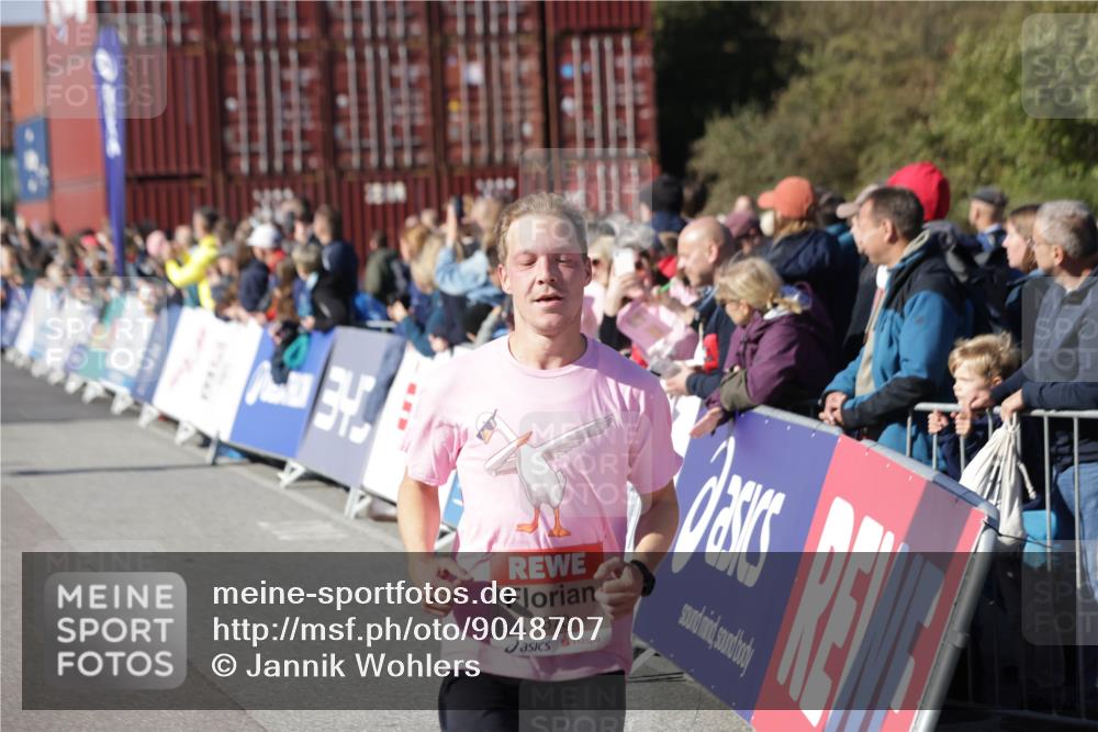 03.10.2025 - Köhlbrandbrückenlauf Jannik Wohlers http://msf.ph/oto/9048707 03.10.2025 13:07:26 Ziel 4113, 4287, 4288, 4375, 4590, 4636, 4649, 4794, 4806, 5645, 5646, 5870, 5872, 6459 meine-sportfotos.de
