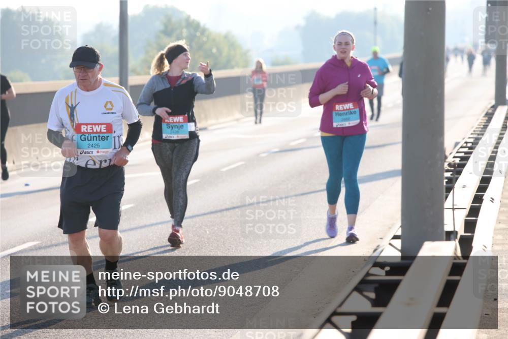 03.10.2025 - Köhlbrandbrückenlauf Lena Gebhardt http://msf.ph/oto/9048708 03.10.2025 09:30:51 Position 1 11, 2425, 2426, 2666 meine-sportfotos.de