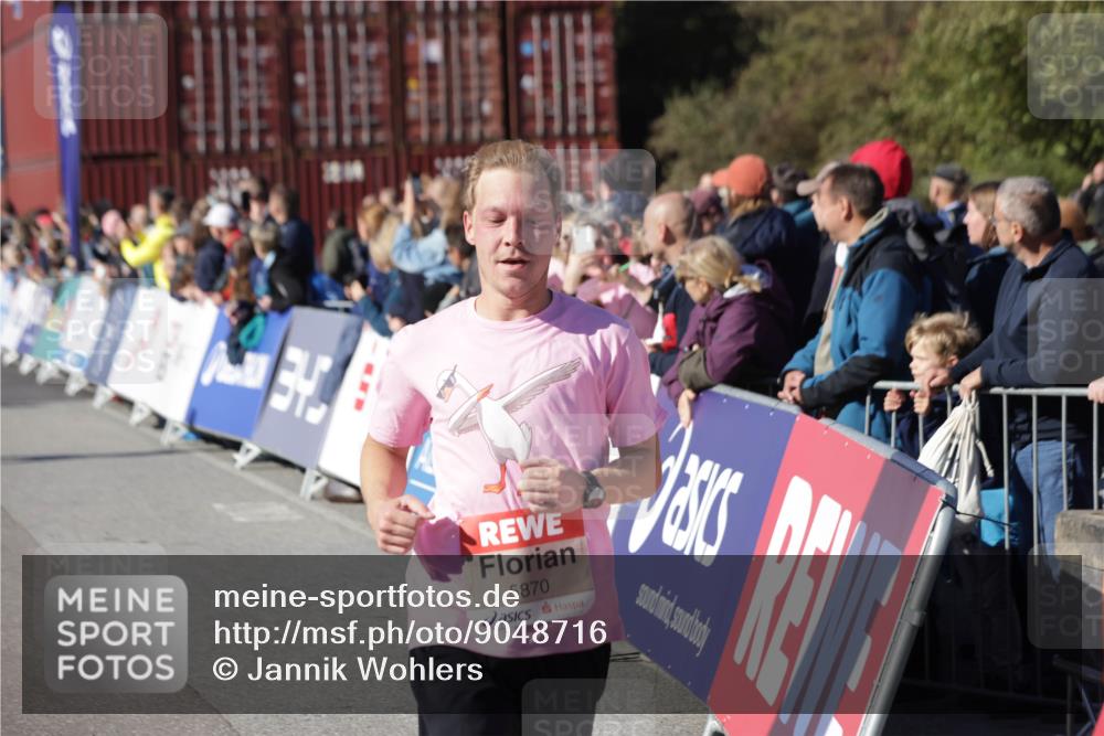 03.10.2025 - Köhlbrandbrückenlauf Jannik Wohlers http://msf.ph/oto/9048716 03.10.2025 13:07:26 Ziel 4113, 4287, 4288, 4375, 4590, 4636, 4649, 4794, 4806, 5645, 5646, 5870, 5872, 6459 meine-sportfotos.de