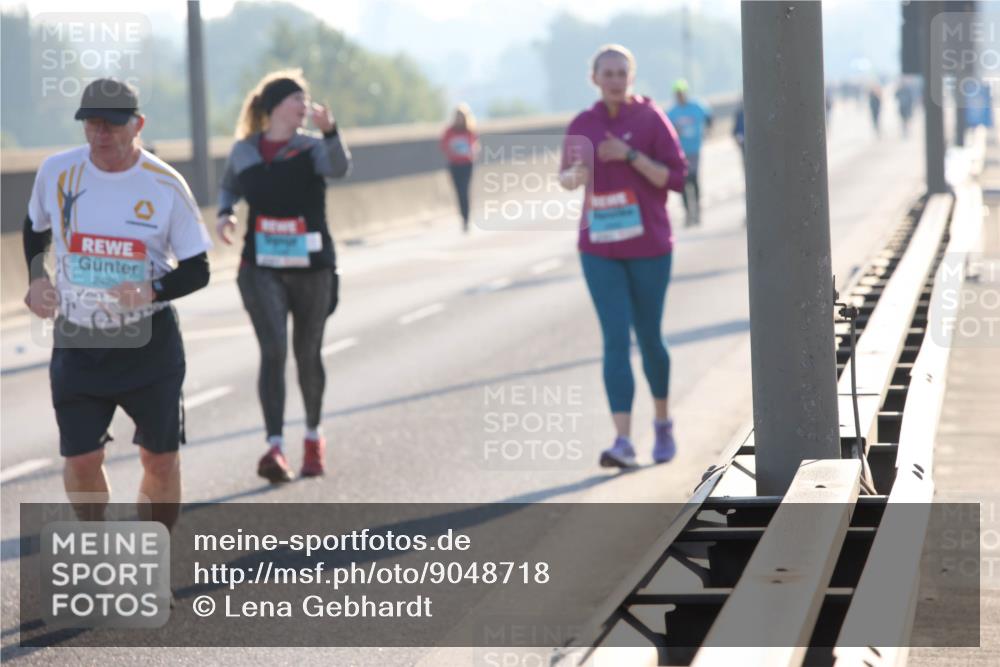 03.10.2025 - Köhlbrandbrückenlauf Lena Gebhardt http://msf.ph/oto/9048718 03.10.2025 09:30:52 Position 1 2425 meine-sportfotos.de