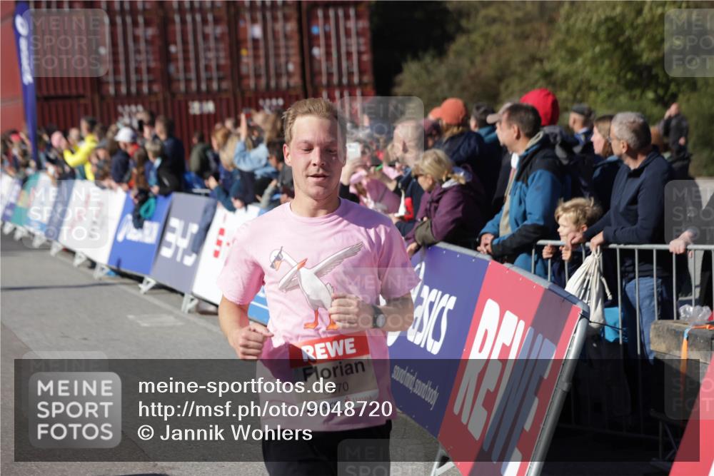 03.10.2025 - Köhlbrandbrückenlauf Jannik Wohlers http://msf.ph/oto/9048720 03.10.2025 13:07:26 Ziel 4113, 4287, 4288, 4375, 4590, 4636, 4649, 4794, 4806, 5645, 5646, 5870, 5872, 6459 meine-sportfotos.de