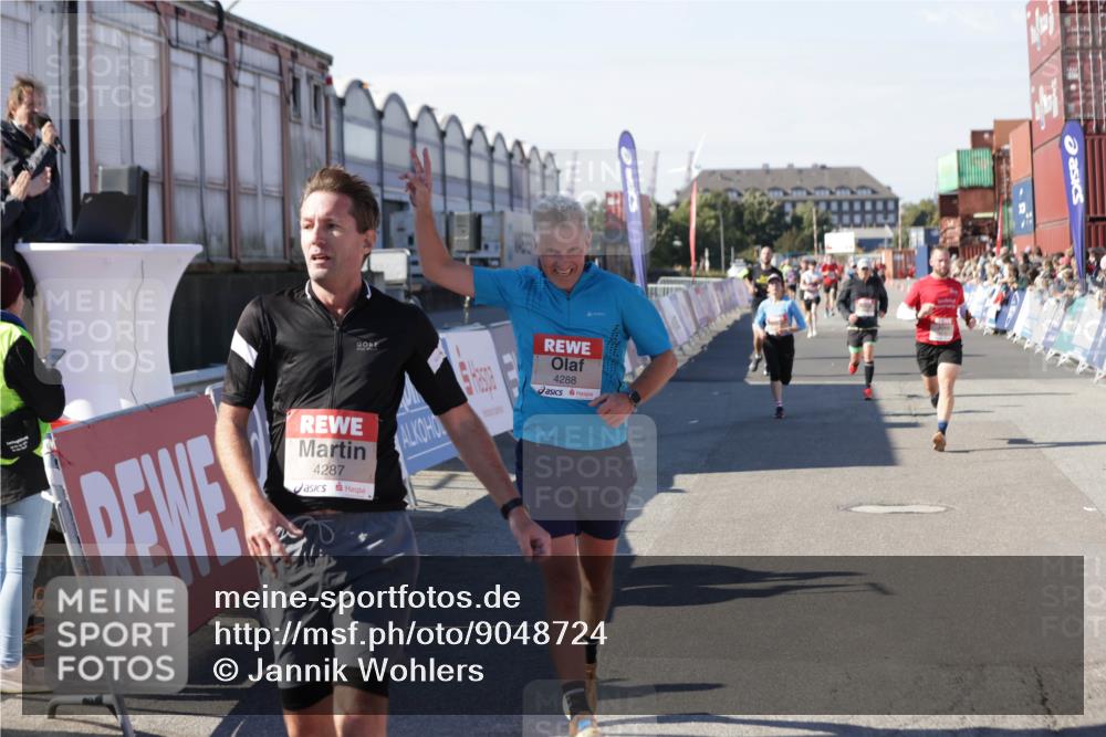 03.10.2025 - Köhlbrandbrückenlauf Jannik Wohlers http://msf.ph/oto/9048724 03.10.2025 13:07:27 Ziel 4113, 4254, 4287, 4288, 4375, 4590, 4636, 4649, 4794, 4806, 5645, 5646, 5870, 5872, 6459 meine-sportfotos.de