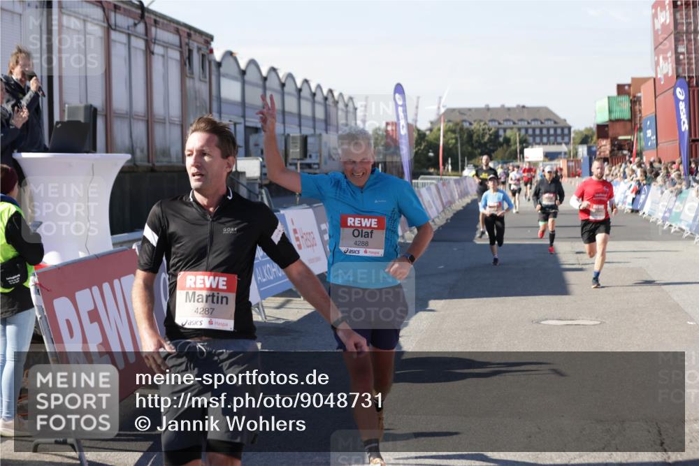 03.10.2025 - Köhlbrandbrückenlauf Jannik Wohlers http://msf.ph/oto/9048731 03.10.2025 13:07:27 Ziel 4113, 4254, 4287, 4288, 4375, 4590, 4636, 4649, 4794, 4806, 5645, 5646, 5870, 5872, 6459 meine-sportfotos.de