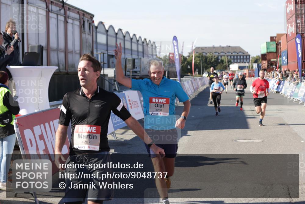 03.10.2025 - Köhlbrandbrückenlauf Jannik Wohlers http://msf.ph/oto/9048737 03.10.2025 13:07:27 Ziel 4113, 4254, 4287, 4288, 4375, 4590, 4636, 4649, 4794, 4806, 5645, 5646, 5870, 5872, 6459 meine-sportfotos.de