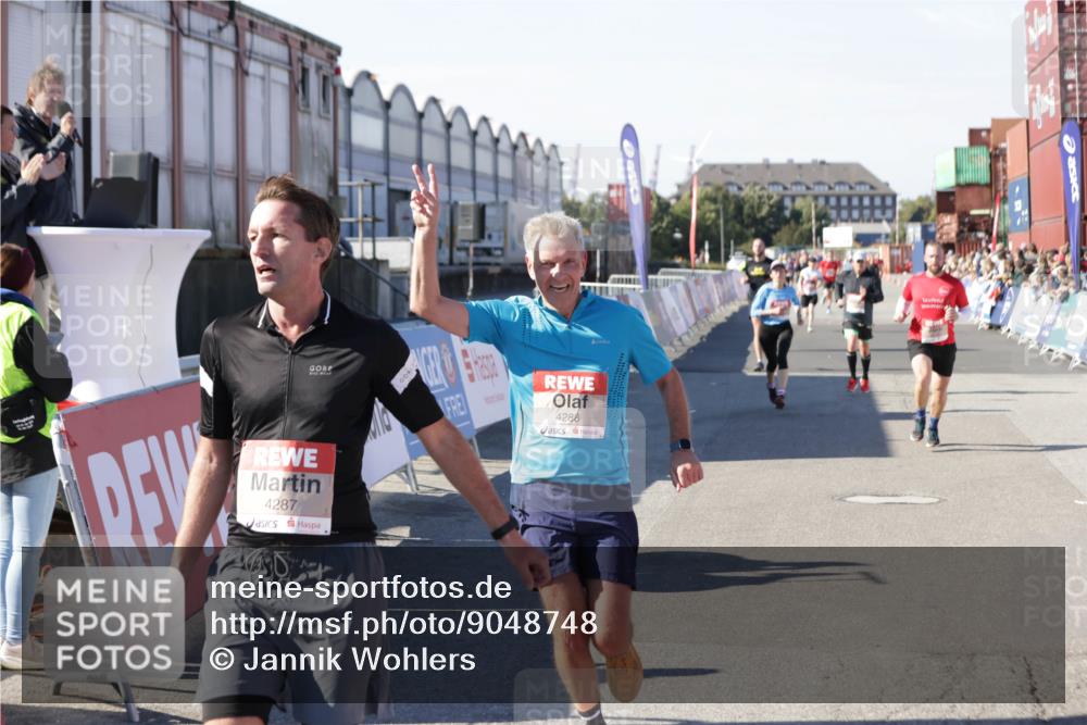 03.10.2025 - Köhlbrandbrückenlauf Jannik Wohlers http://msf.ph/oto/9048748 03.10.2025 13:07:27 Ziel 4113, 4254, 4287, 4288, 4375, 4590, 4636, 4649, 4794, 4806, 5645, 5646, 5870, 5872, 6459 meine-sportfotos.de