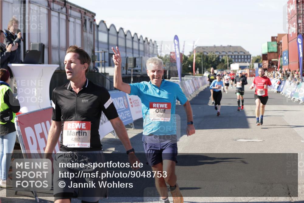 03.10.2025 - Köhlbrandbrückenlauf Jannik Wohlers http://msf.ph/oto/9048753 03.10.2025 13:07:27 Ziel 4113, 4254, 4287, 4288, 4375, 4590, 4636, 4649, 4794, 4806, 5645, 5646, 5870, 5872, 6459 meine-sportfotos.de