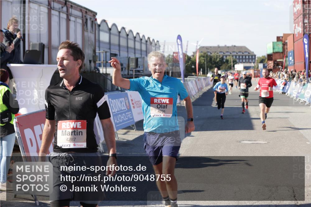 03.10.2025 - Köhlbrandbrückenlauf Jannik Wohlers http://msf.ph/oto/9048755 03.10.2025 13:07:27 Ziel 4113, 4254, 4287, 4288, 4375, 4590, 4636, 4649, 4794, 4806, 5645, 5646, 5870, 5872, 6459 meine-sportfotos.de
