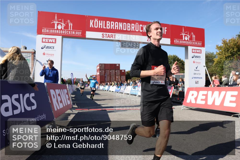 03.10.2025 - Köhlbrandbrückenlauf Lena Gebhardt http://msf.ph/oto/9048759 03.10.2025 13:04:34 Ziel 4055, 4117, 4198, 4297, 4665, 4713, 4724, 4836, 4995, 6018, 6092 meine-sportfotos.de