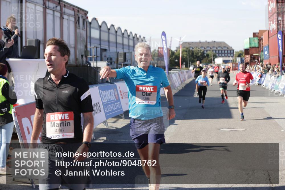 03.10.2025 - Köhlbrandbrückenlauf Jannik Wohlers http://msf.ph/oto/9048762 03.10.2025 13:07:28 Ziel 4113, 4254, 4287, 4288, 4375, 4590, 4636, 4649, 4794, 4806, 5645, 5646, 5870, 5872, 6459 meine-sportfotos.de