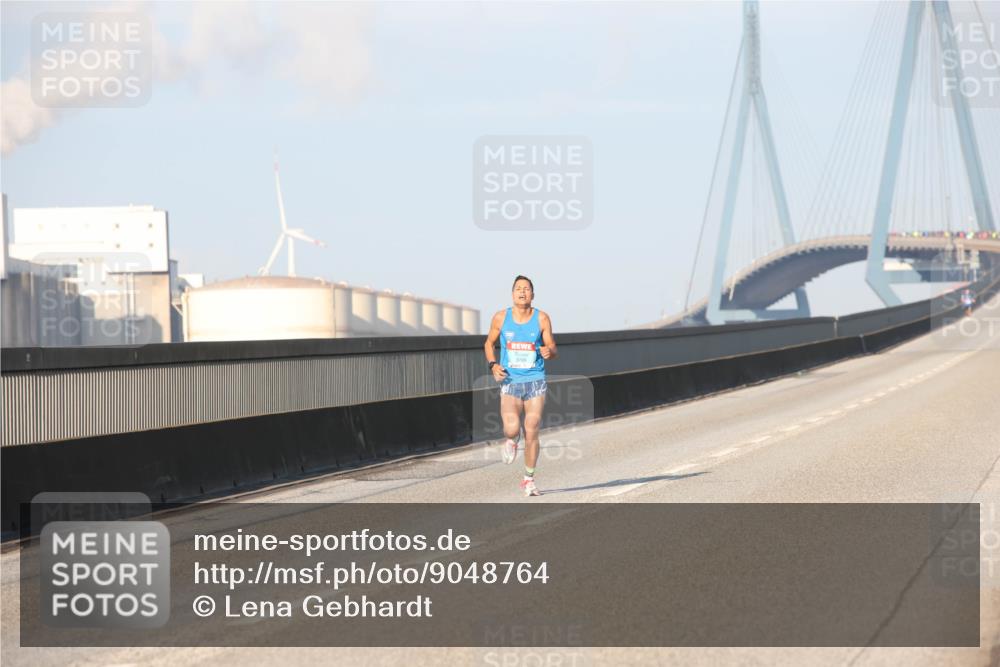 03.10.2025 - Köhlbrandbrückenlauf Lena Gebhardt http://msf.ph/oto/9048764 03.10.2025 09:31:26 Position 1  meine-sportfotos.de