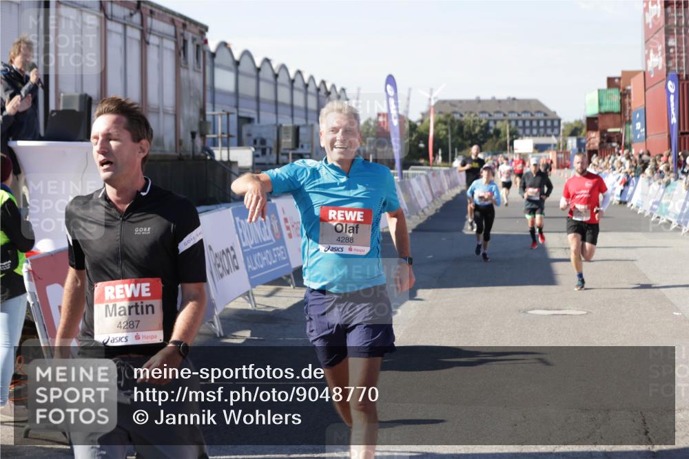 03.10.2025 - Köhlbrandbrückenlauf Jannik Wohlers http://msf.ph/oto/9048770 03.10.2025 13:07:28 Ziel 4113, 4254, 4287, 4288, 4375, 4590, 4636, 4649, 4794, 4806, 5645, 5646, 5870, 5872, 6459 meine-sportfotos.de