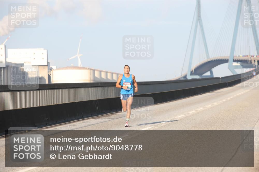 03.10.2025 - Köhlbrandbrückenlauf Lena Gebhardt http://msf.ph/oto/9048778 03.10.2025 09:31:26 Position 1  meine-sportfotos.de