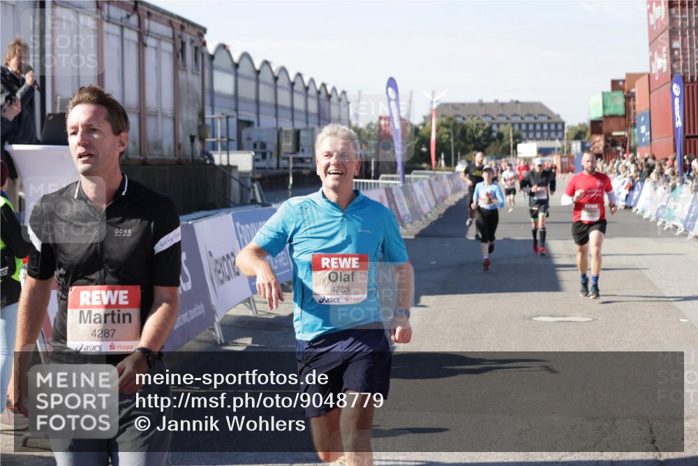 03.10.2025 - Köhlbrandbrückenlauf Jannik Wohlers http://msf.ph/oto/9048779 03.10.2025 13:07:28 Ziel 4113, 4254, 4287, 4288, 4375, 4590, 4636, 4649, 4794, 4806, 5645, 5646, 5870, 5872, 6459 meine-sportfotos.de