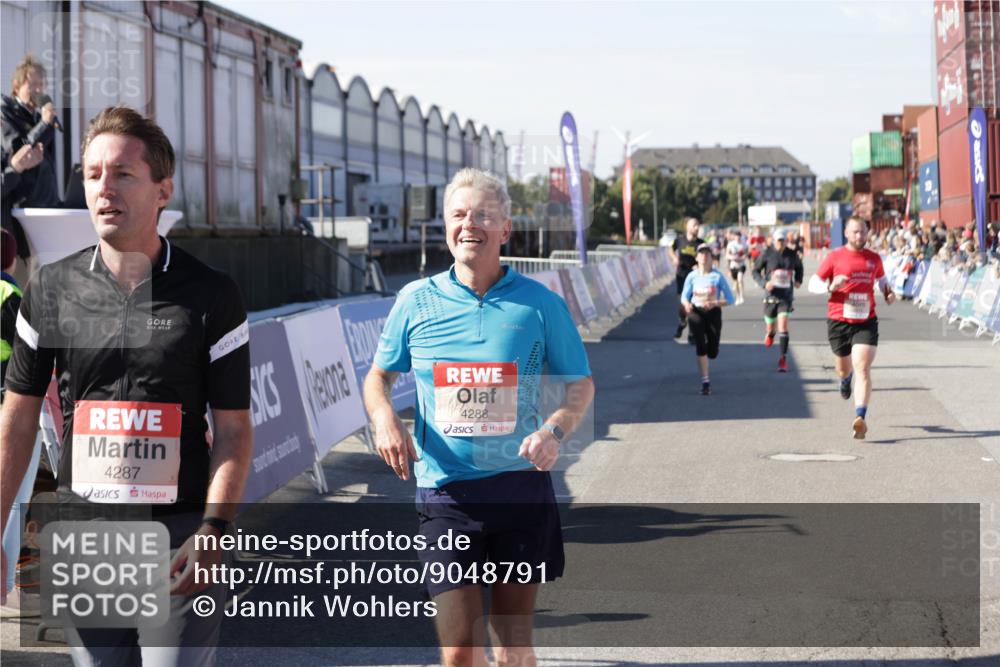 03.10.2025 - Köhlbrandbrückenlauf Jannik Wohlers http://msf.ph/oto/9048791 03.10.2025 13:07:28 Ziel 4113, 4254, 4287, 4288, 4375, 4590, 4636, 4649, 4794, 4806, 5645, 5646, 5870, 5872, 6459 meine-sportfotos.de