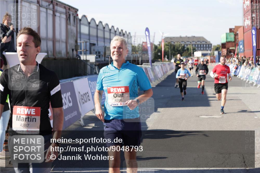 03.10.2025 - Köhlbrandbrückenlauf Jannik Wohlers http://msf.ph/oto/9048793 03.10.2025 13:07:28 Ziel 4113, 4254, 4287, 4288, 4375, 4590, 4636, 4649, 4794, 4806, 5645, 5646, 5870, 5872, 6459 meine-sportfotos.de