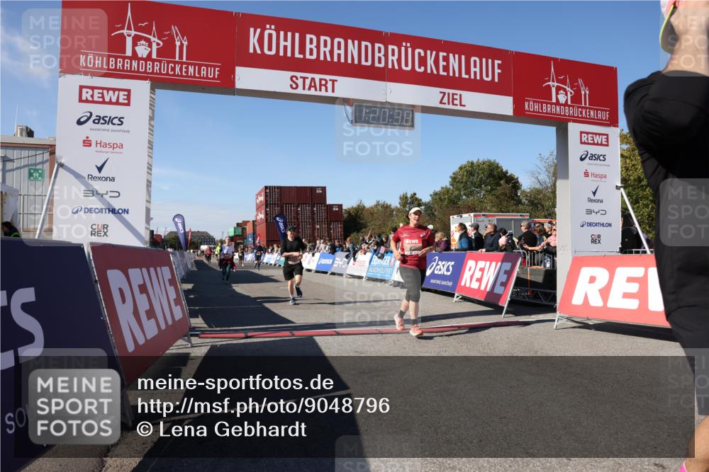 03.10.2025 - Köhlbrandbrückenlauf Lena Gebhardt http://msf.ph/oto/9048796 03.10.2025 13:20:38 Ziel 4269, 4476, 4646, 4790, 4859, 5543, 5631, 5918, 5920, 6777, 6807 meine-sportfotos.de