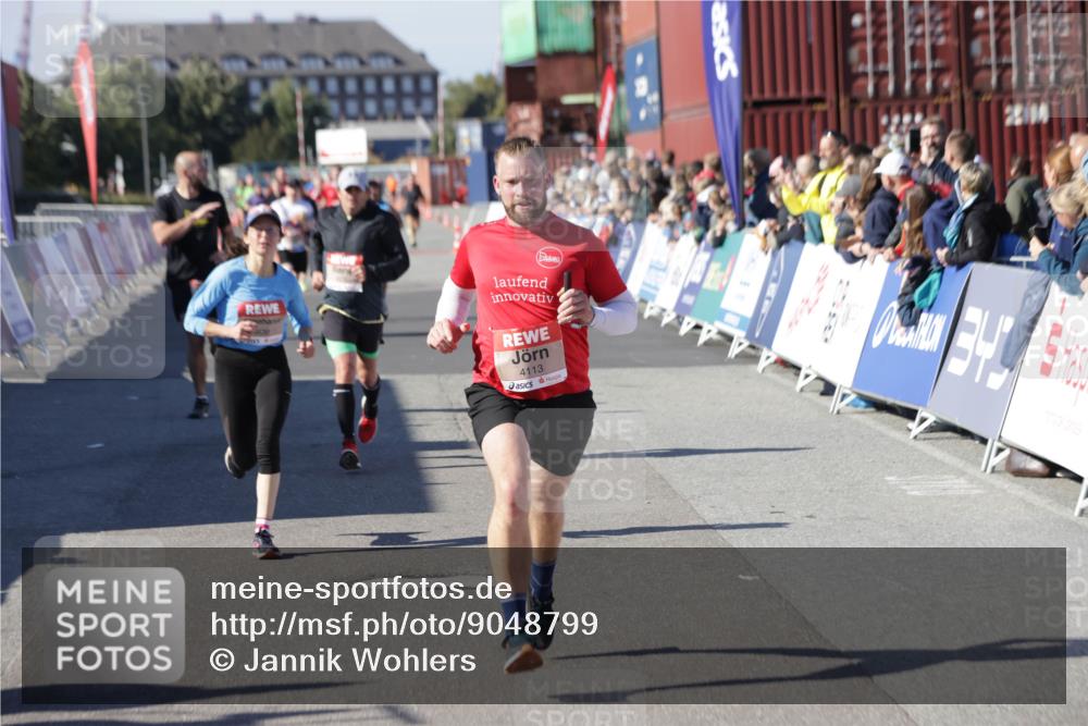 03.10.2025 - Köhlbrandbrückenlauf Jannik Wohlers http://msf.ph/oto/9048799 03.10.2025 13:07:29 Ziel 4113, 4254, 4287, 4288, 4375, 4590, 4636, 4649, 4794, 4806, 5645, 5646, 5870, 5872, 6459 meine-sportfotos.de