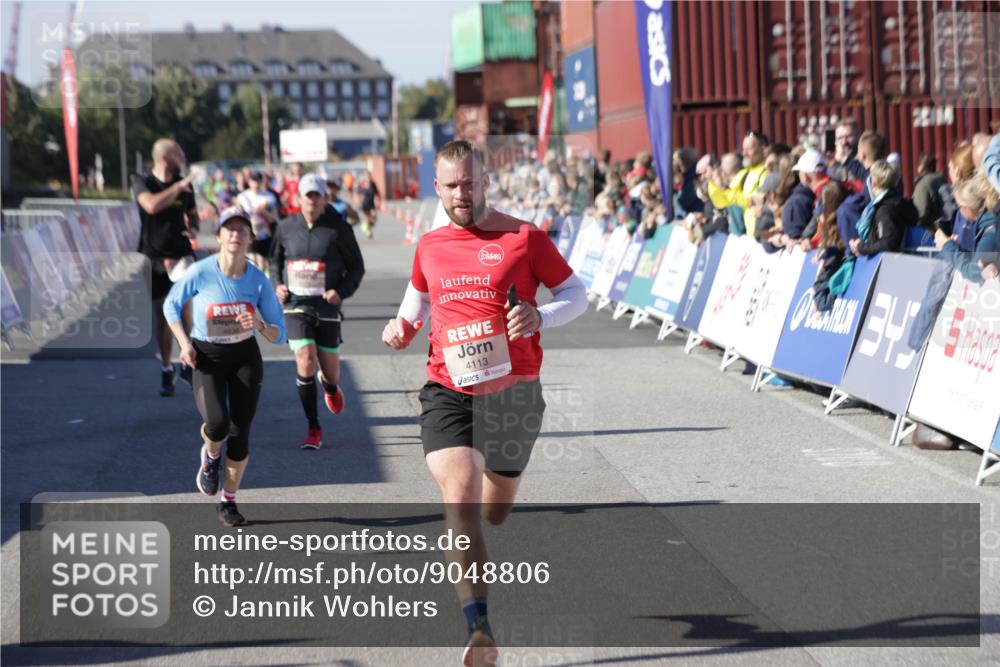 03.10.2025 - Köhlbrandbrückenlauf Jannik Wohlers http://msf.ph/oto/9048806 03.10.2025 13:07:29 Ziel 4113, 4254, 4287, 4288, 4375, 4590, 4636, 4649, 4794, 4806, 5645, 5646, 5870, 5872, 6459 meine-sportfotos.de