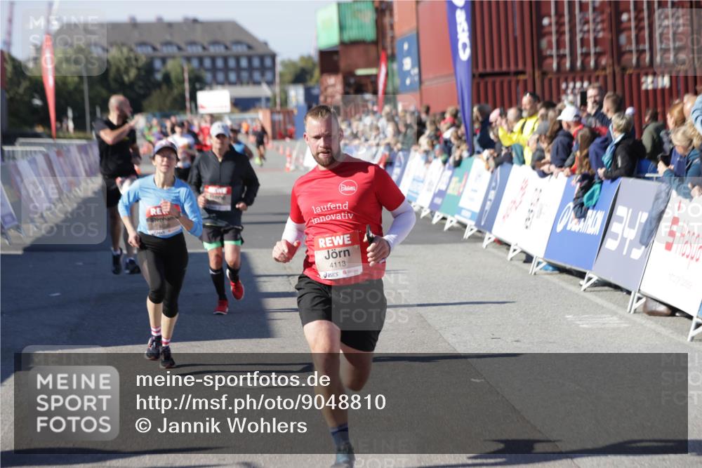 03.10.2025 - Köhlbrandbrückenlauf Jannik Wohlers http://msf.ph/oto/9048810 03.10.2025 13:07:29 Ziel 4113, 4254, 4287, 4288, 4375, 4590, 4636, 4649, 4794, 4806, 5645, 5646, 5870, 5872, 6459 meine-sportfotos.de