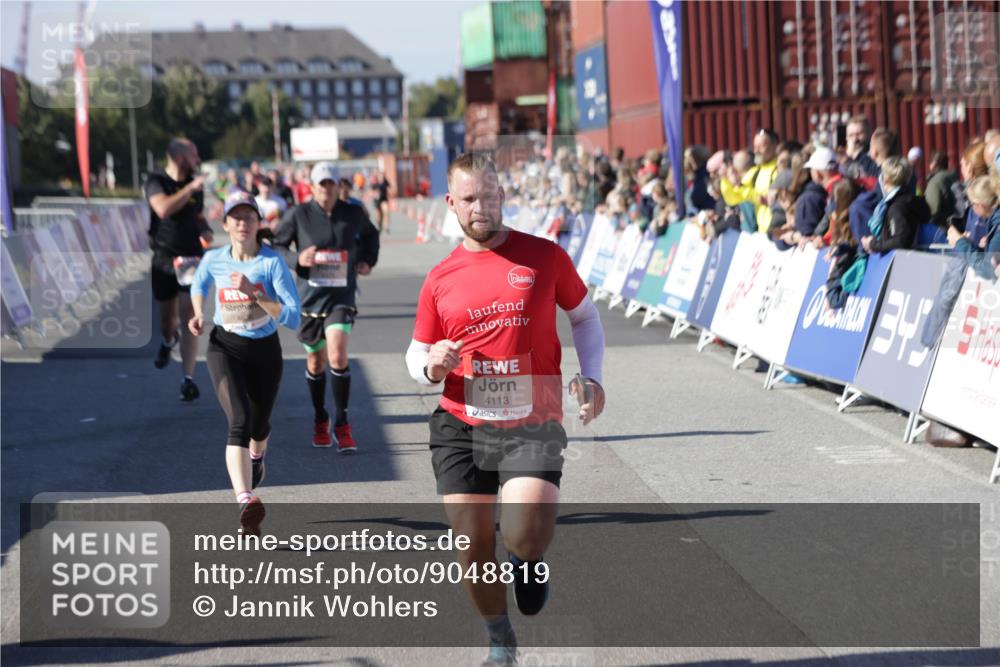 03.10.2025 - Köhlbrandbrückenlauf Jannik Wohlers http://msf.ph/oto/9048819 03.10.2025 13:07:29 Ziel 4113, 4254, 4287, 4288, 4375, 4590, 4636, 4649, 4794, 4806, 5645, 5646, 5870, 5872, 6459 meine-sportfotos.de