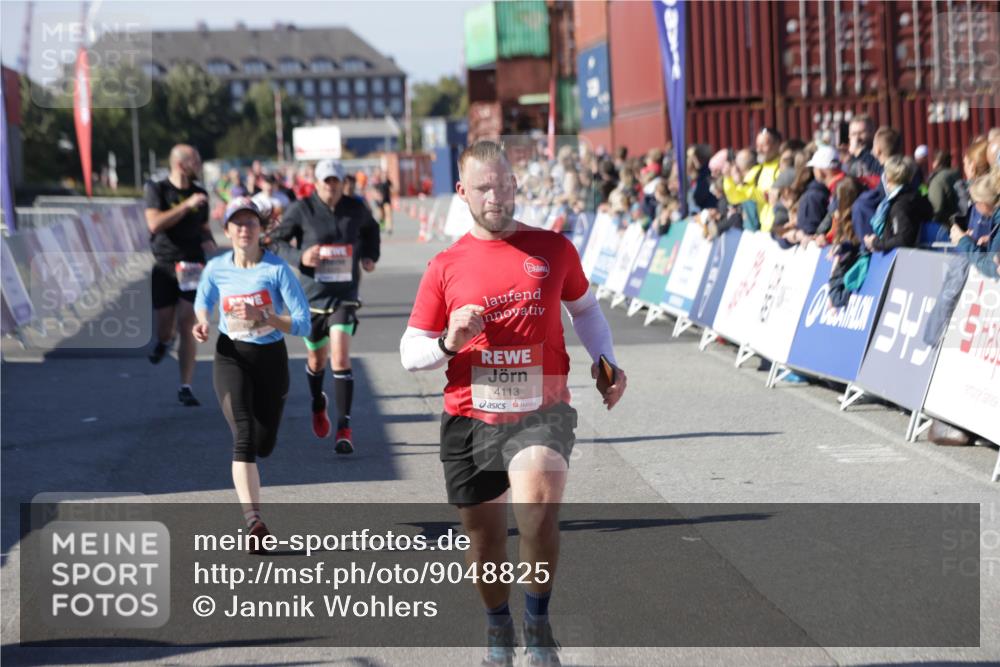 03.10.2025 - Köhlbrandbrückenlauf Jannik Wohlers http://msf.ph/oto/9048825 03.10.2025 13:07:29 Ziel 4113, 4254, 4287, 4288, 4375, 4590, 4636, 4649, 4794, 4806, 5645, 5646, 5870, 5872, 6459 meine-sportfotos.de