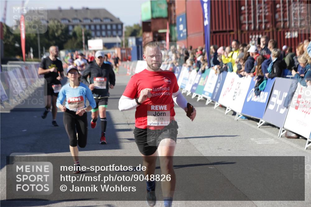 03.10.2025 - Köhlbrandbrückenlauf Jannik Wohlers http://msf.ph/oto/9048826 03.10.2025 13:07:29 Ziel 4113, 4254, 4287, 4288, 4375, 4590, 4636, 4649, 4794, 4806, 5645, 5646, 5870, 5872, 6459 meine-sportfotos.de