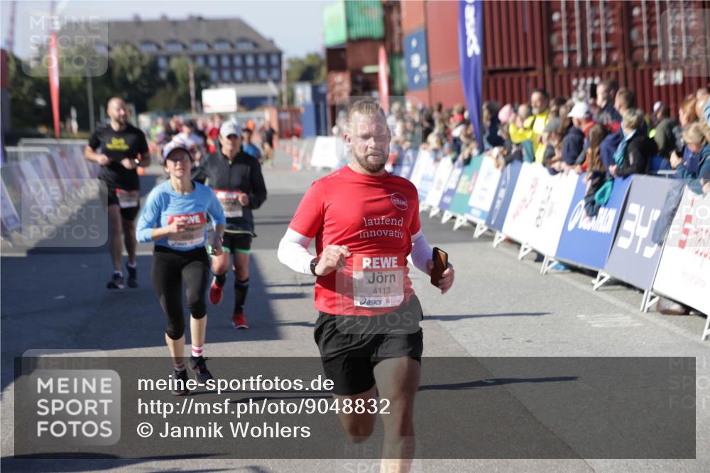 03.10.2025 - Köhlbrandbrückenlauf Jannik Wohlers http://msf.ph/oto/9048832 03.10.2025 13:07:29 Ziel 4113, 4254, 4287, 4288, 4375, 4590, 4636, 4649, 4794, 4806, 5645, 5646, 5870, 5872, 6459 meine-sportfotos.de