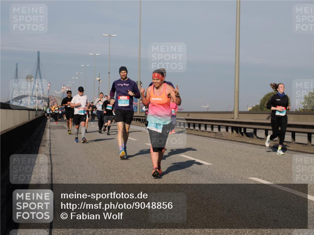 03.10.2025 - Köhlbrandbrückenlauf Fabian Wolf http://msf.ph/oto/9048856 03.10.2025 10:00:43 Position 3 2242, 3273 meine-sportfotos.de