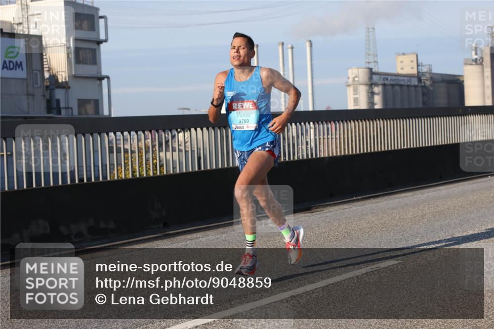 03.10.2025 - Köhlbrandbrückenlauf Lena Gebhardt http://msf.ph/oto/9048859 03.10.2025 09:31:33 Position 1 3769 meine-sportfotos.de