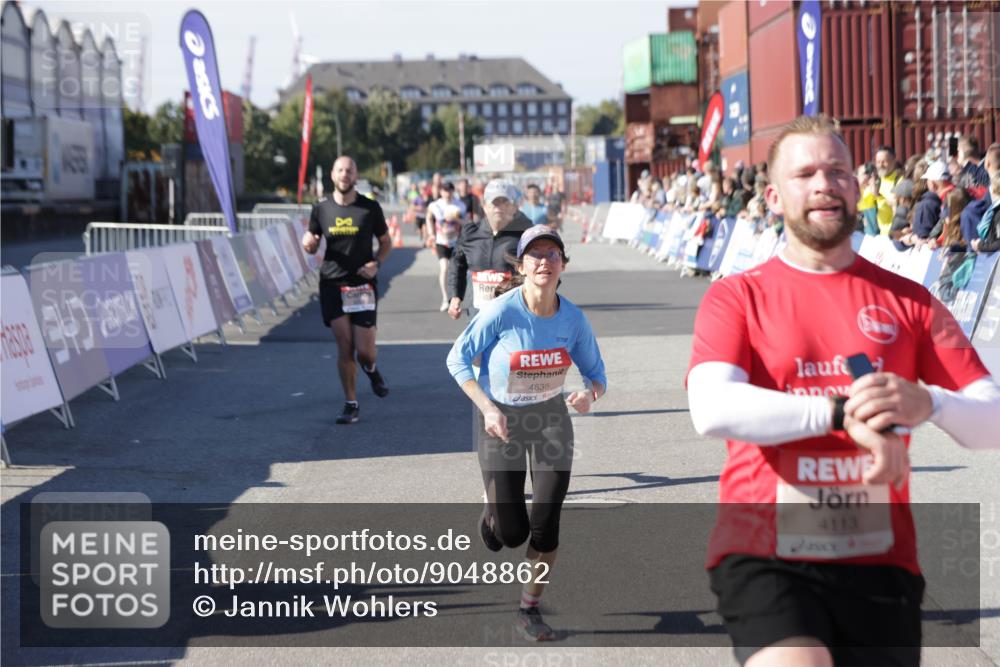 03.10.2025 - Köhlbrandbrückenlauf Jannik Wohlers http://msf.ph/oto/9048862 03.10.2025 13:07:30 Ziel 4113, 4254, 4287, 4288, 4375, 4590, 4636, 4649, 4794, 4806, 5645, 5646, 5870, 5872, 6459 meine-sportfotos.de