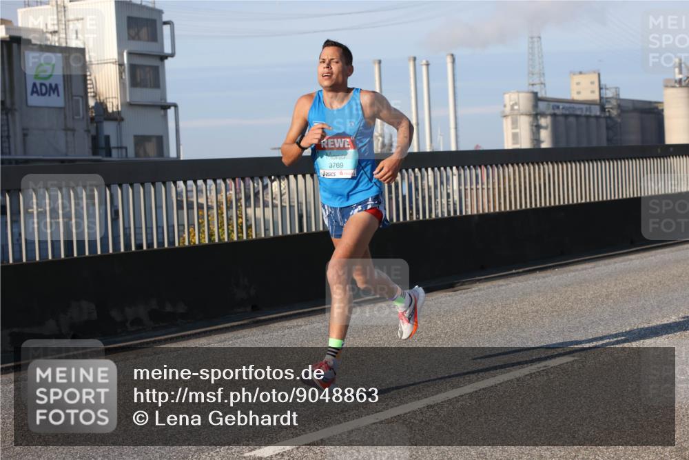 03.10.2025 - Köhlbrandbrückenlauf Lena Gebhardt http://msf.ph/oto/9048863 03.10.2025 09:31:33 Position 1 3769 meine-sportfotos.de