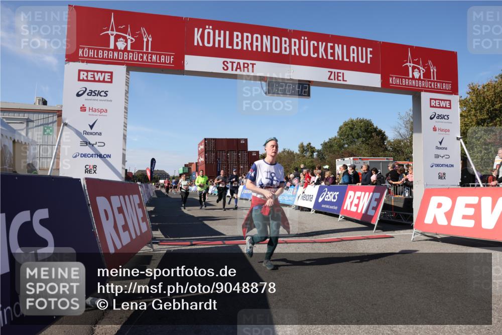03.10.2025 - Köhlbrandbrückenlauf Lena Gebhardt http://msf.ph/oto/9048878 03.10.2025 13:20:43 Ziel 4269, 4476, 4646, 4709, 4790, 5480, 5488, 5543, 5774, 5918, 5920, 6777, 6807 meine-sportfotos.de