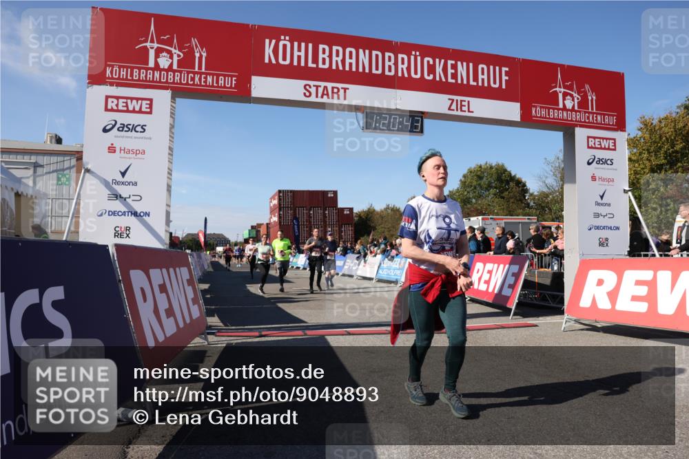 03.10.2025 - Köhlbrandbrückenlauf Lena Gebhardt http://msf.ph/oto/9048893 03.10.2025 13:20:43 Ziel 4269, 4476, 4646, 4709, 4790, 5480, 5488, 5543, 5774, 5918, 5920, 6777, 6807 meine-sportfotos.de