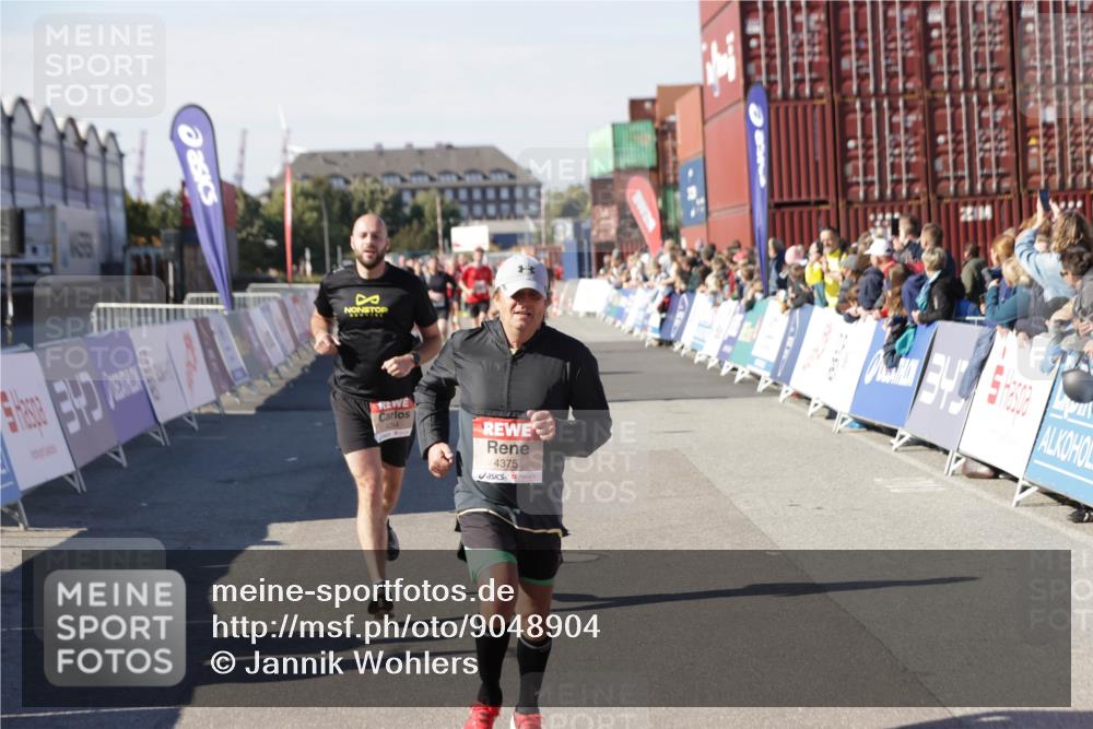 03.10.2025 - Köhlbrandbrückenlauf Jannik Wohlers http://msf.ph/oto/9048904 03.10.2025 13:07:32 Ziel 4113, 4165, 4254, 4263, 4287, 4288, 4375, 4590, 4636, 5645, 5646, 5870, 5872 meine-sportfotos.de