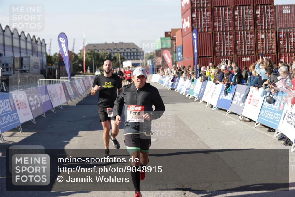 03.10.2025 - Köhlbrandbrückenlauf Jannik Wohlers http://msf.ph/oto/9048915 03.10.2025 13:07:32 Ziel 4113, 4165, 4254, 4263, 4287, 4288, 4375, 4590, 4636, 5645, 5646, 5870, 5872 meine-sportfotos.de