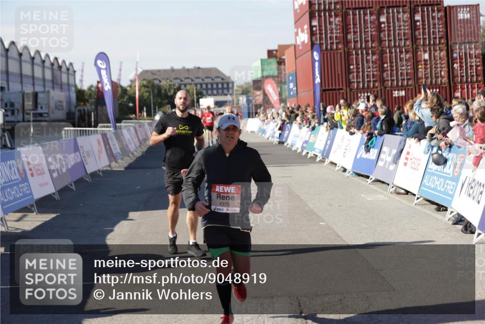 03.10.2025 - Köhlbrandbrückenlauf Jannik Wohlers http://msf.ph/oto/9048919 03.10.2025 13:07:32 Ziel 4113, 4165, 4254, 4263, 4287, 4288, 4375, 4590, 4636, 5645, 5646, 5870, 5872 meine-sportfotos.de