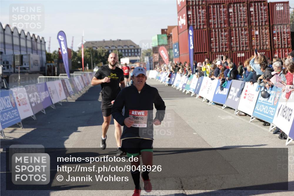 03.10.2025 - Köhlbrandbrückenlauf Jannik Wohlers http://msf.ph/oto/9048926 03.10.2025 13:07:32 Ziel 4113, 4165, 4254, 4263, 4287, 4288, 4375, 4590, 4636, 5645, 5646, 5870, 5872 meine-sportfotos.de