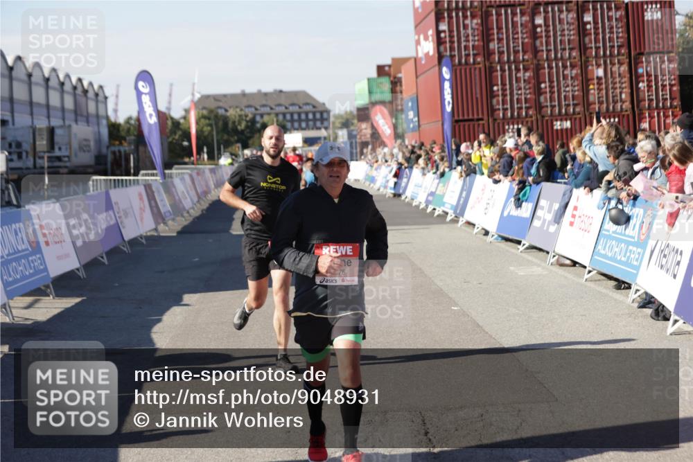 03.10.2025 - Köhlbrandbrückenlauf Jannik Wohlers http://msf.ph/oto/9048931 03.10.2025 13:07:33 Ziel 4113, 4165, 4254, 4263, 4287, 4288, 4375, 4590, 4636, 5870, 5872 meine-sportfotos.de