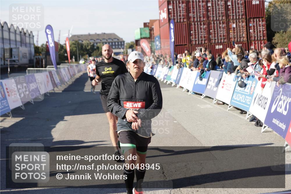 03.10.2025 - Köhlbrandbrückenlauf Jannik Wohlers http://msf.ph/oto/9048945 03.10.2025 13:07:33 Ziel 4113, 4165, 4254, 4263, 4287, 4288, 4375, 4590, 4636, 5870, 5872 meine-sportfotos.de