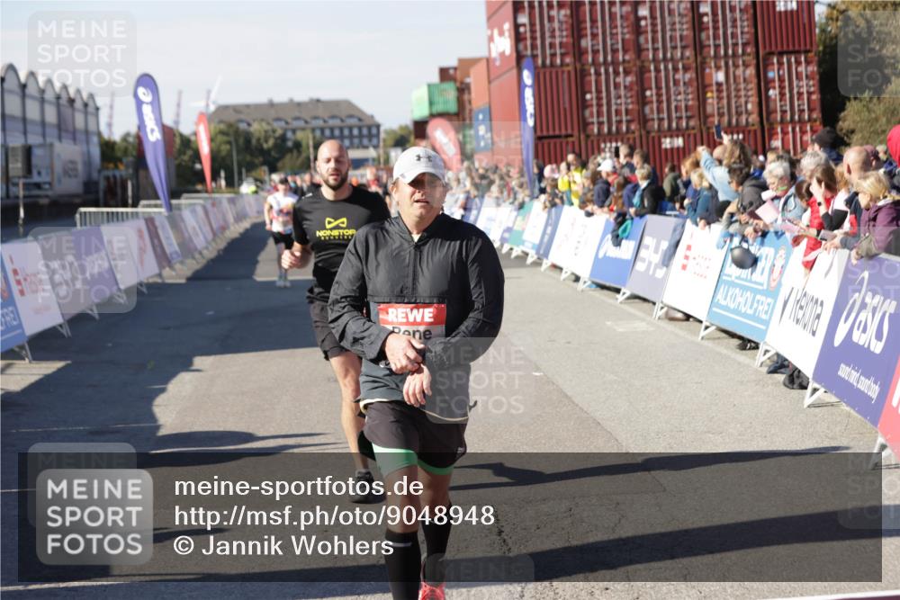 03.10.2025 - Köhlbrandbrückenlauf Jannik Wohlers http://msf.ph/oto/9048948 03.10.2025 13:07:33 Ziel 4113, 4165, 4254, 4263, 4287, 4288, 4375, 4590, 4636, 5870, 5872 meine-sportfotos.de
